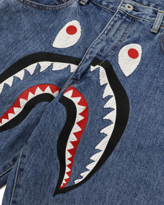鲨鱼印花牛仔裤