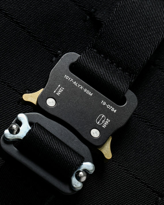 1017 Alyx 9sm 插扣装饰胸包