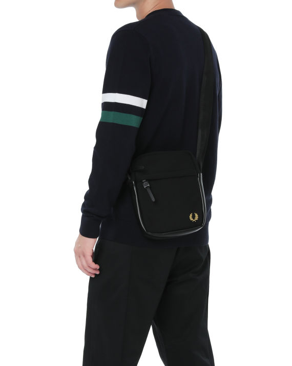 品牌故事英国品牌 fred perry 由赢得网球大满贯的传奇选手 frederick