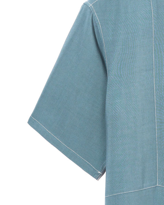 商品详情· 设直排扣· 落肩款式· 车线收边·材质:[面料] 100% 粘纤