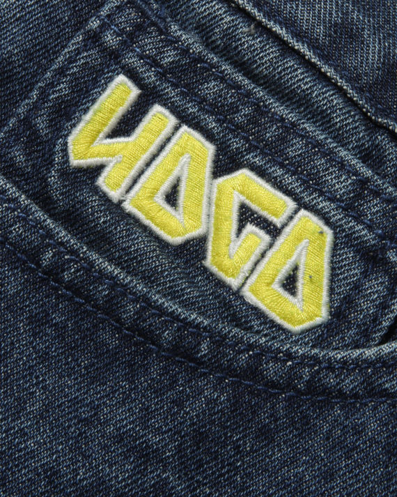 饰口袋 logo 刺绣牛仔裤